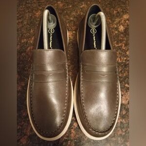Hush Puppies ~ Men’s Size 10 - Slip On Brown Loafers